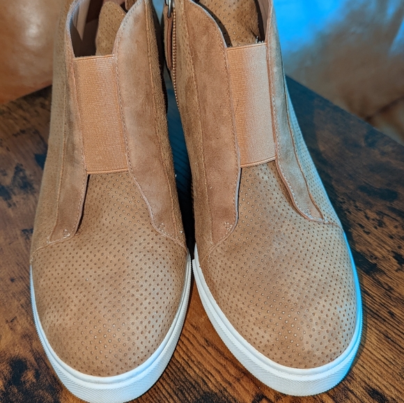 Paolo Shoes - Linea Paolo Felicia Wedge Sneaker 9.5 Warm Tan Suede